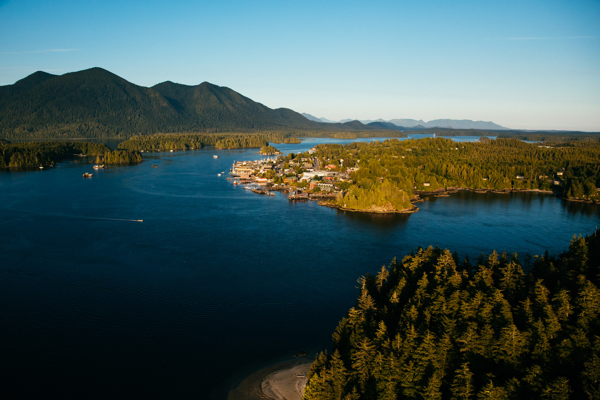 5D176510 - Tofino Resort + Marina