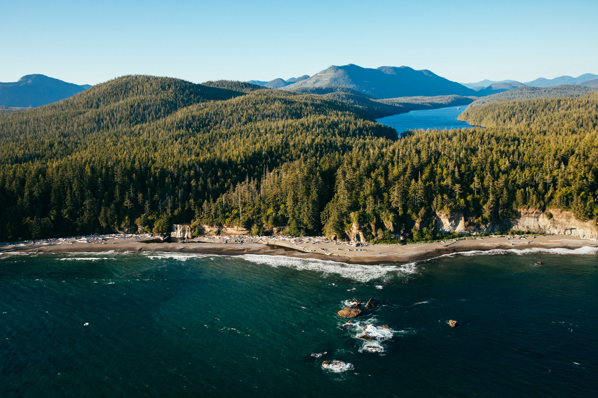 5D176232 - Tofino Resort + Marina