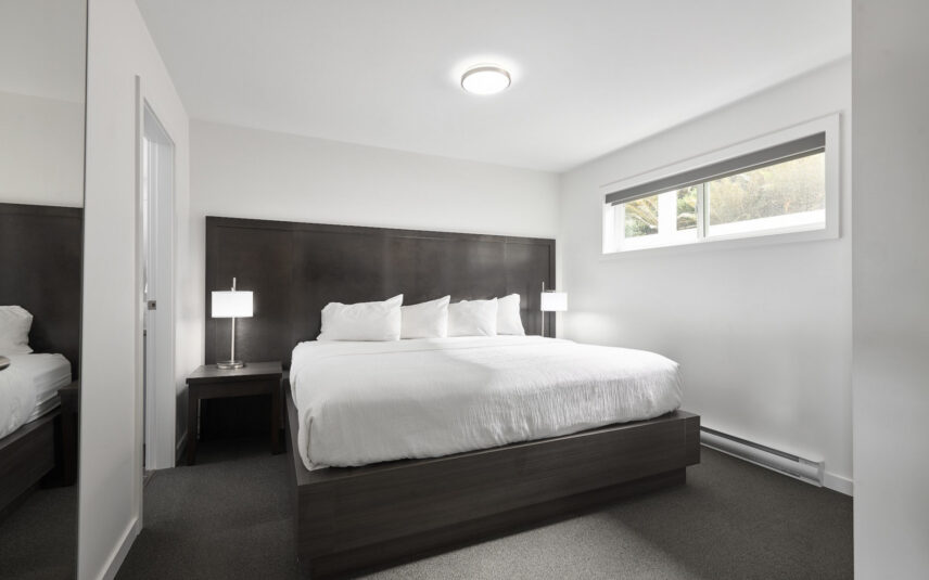 Ground floor king suite with west coast-inspired decor and natural light