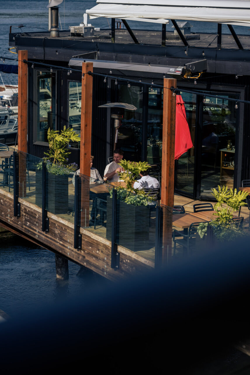 shelter restaurant balcony patio